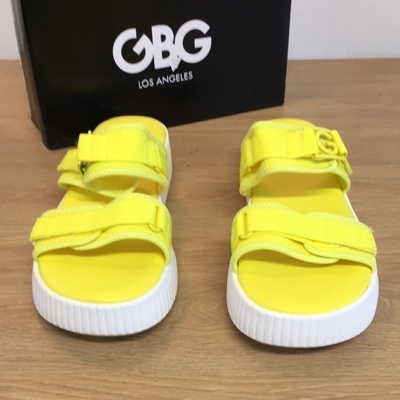 New WB Woman’s GBG Sadee Sandals - Picture 2 of 7